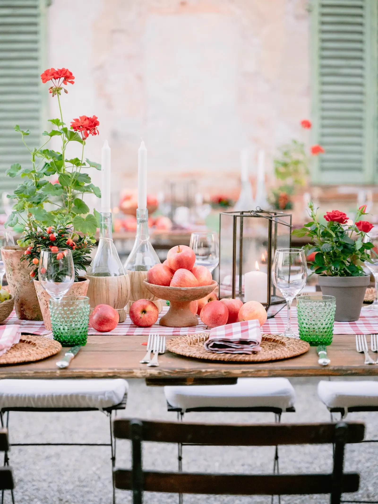 welcome dinner wedding place setting in siena