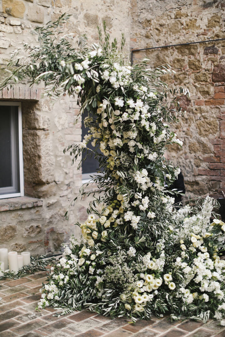 Flower arch for symbolic wedding