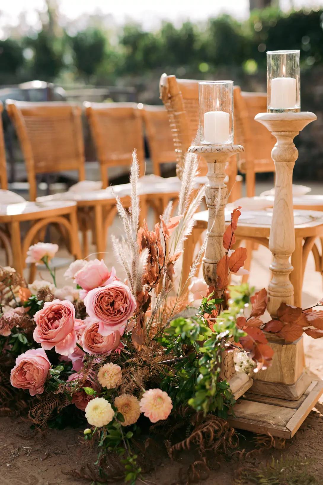 Detail of the aisle decoration