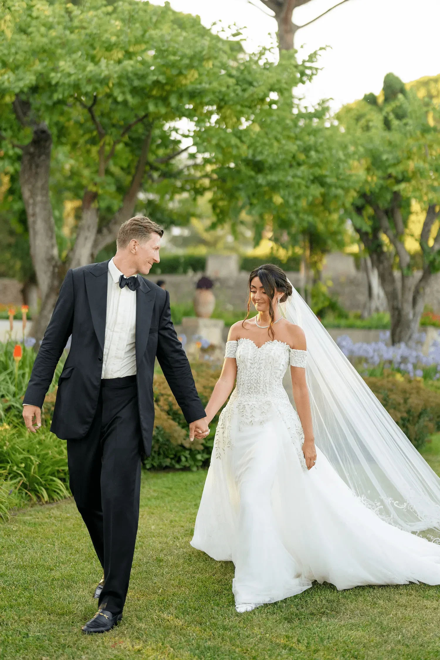 bride and groom portrait walking in the gardens of Villa Cimbrone