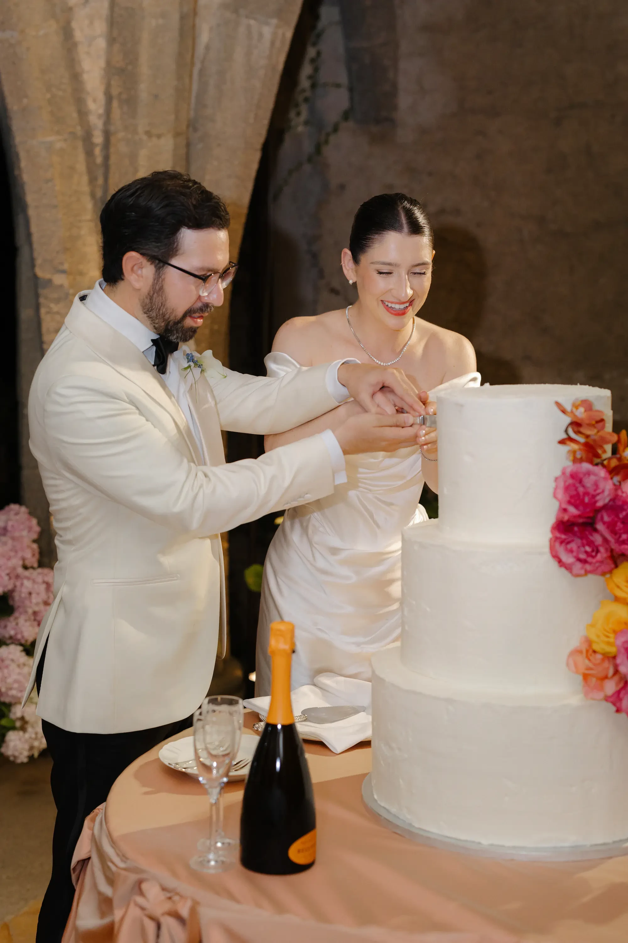 Villa Cimbrone Wedding Cake Cutting Bride Groom
