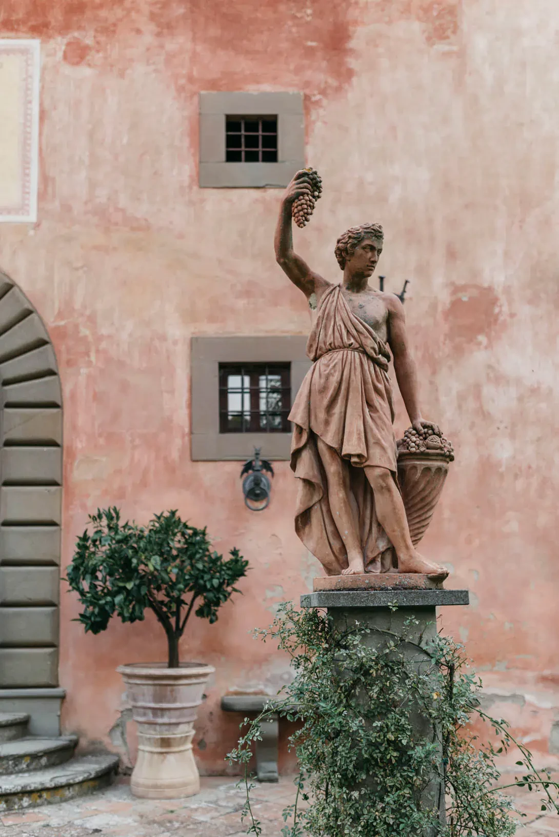 Statue in the gardens of Villa Vignamaggio