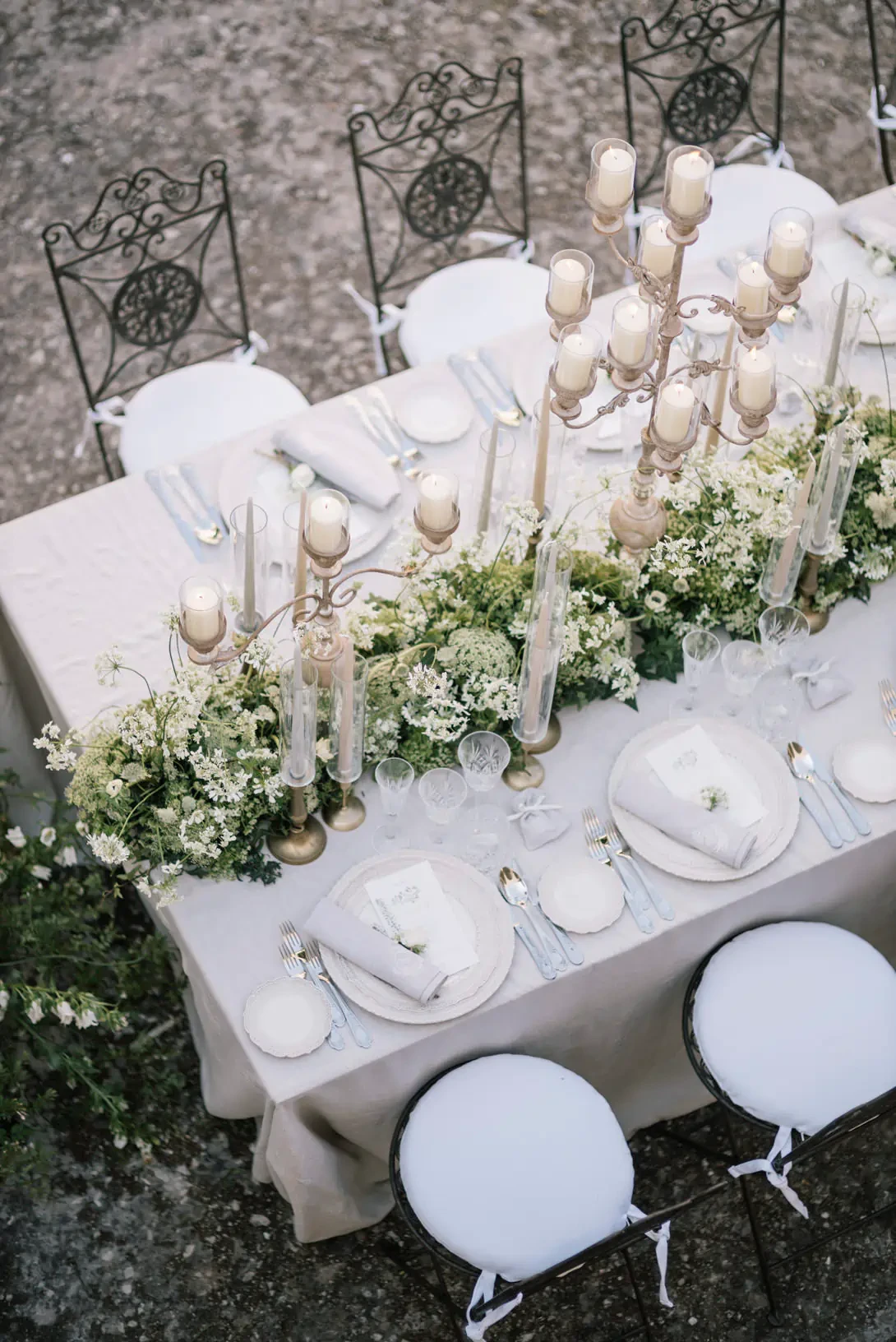 Detail of the long table
