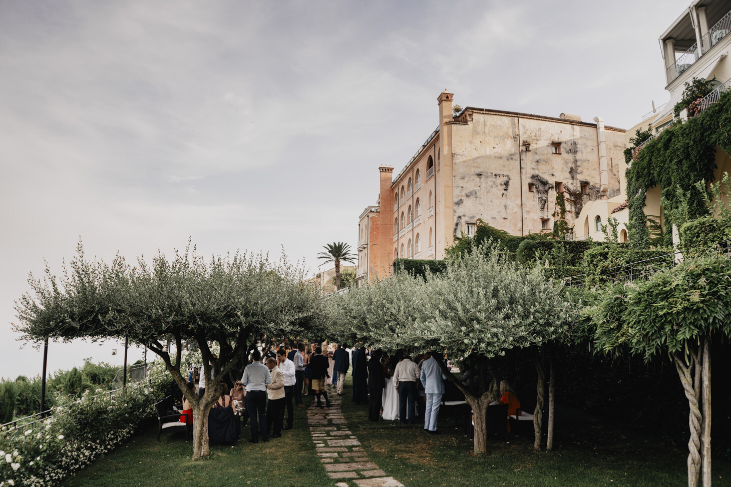Wedding cocktail in the gardens of Hotel Caruso