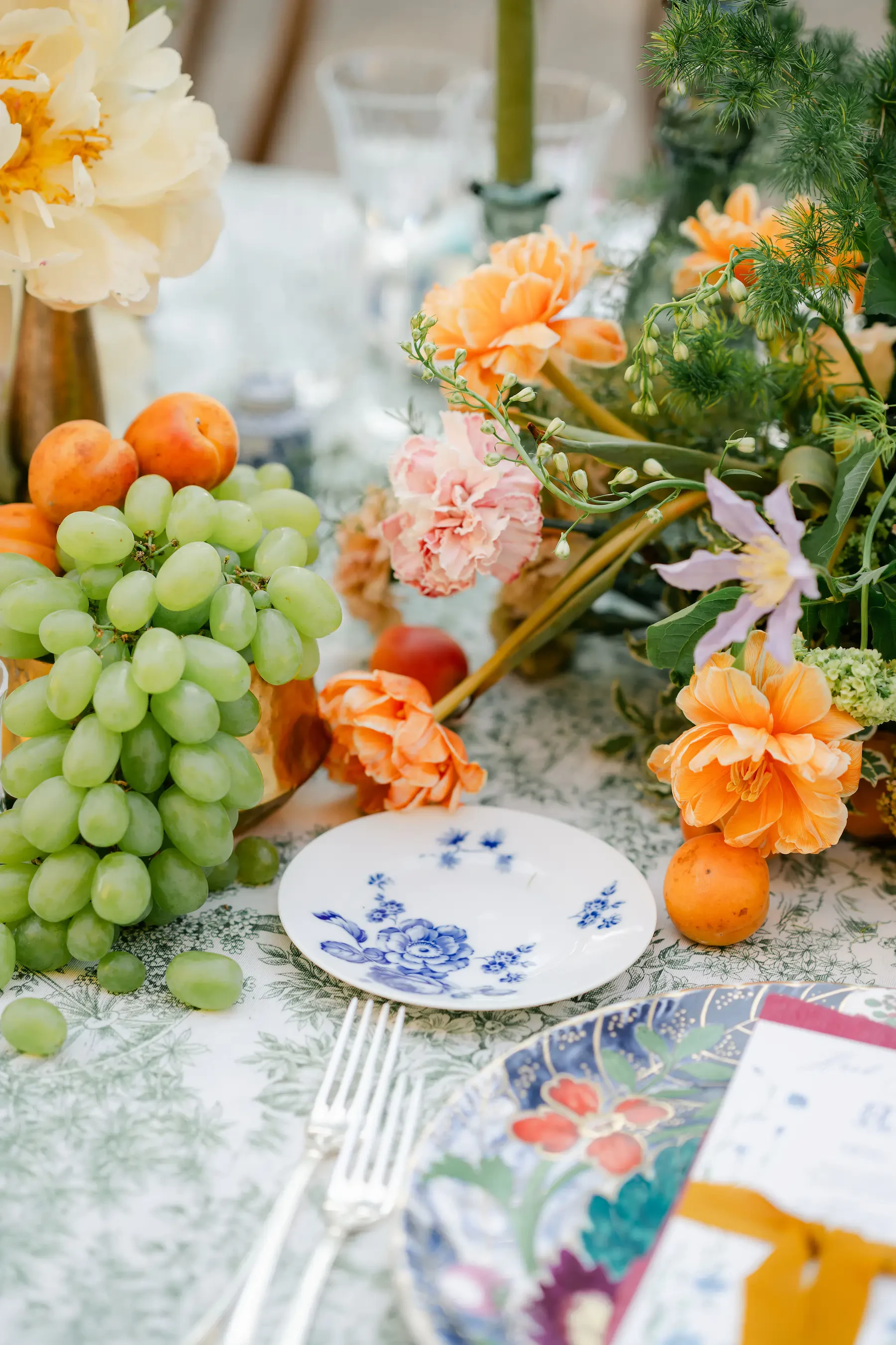 La Foce Tuscany Wedding Tablescape Fruit And Flowers
